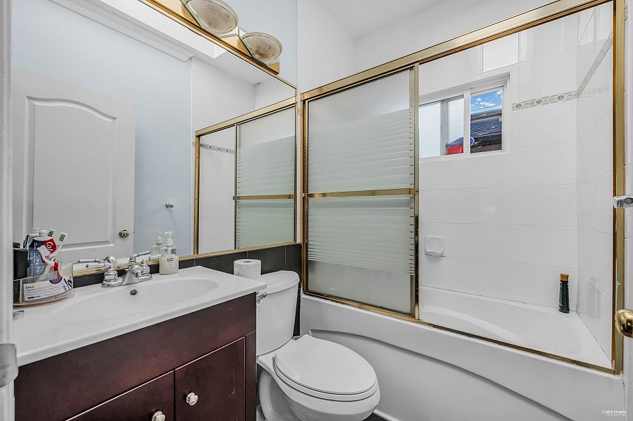 180 E 62nd Avenue Vancouver, BC - 12