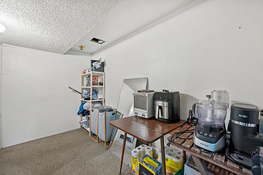 3579 W 18th Avenue Vancouver, BC - 32