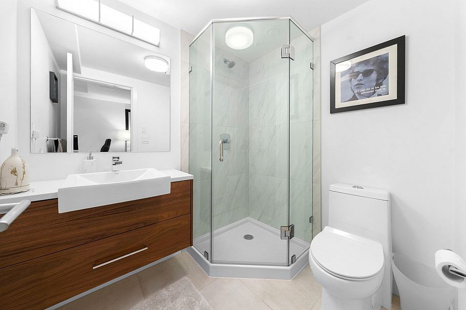 35 720 E 3rd Street North Vancouver, BC - 27