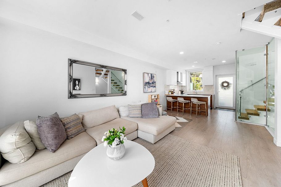 35 720 E 3rd Street North Vancouver, BC - 6