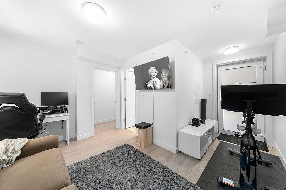 35 720 E 3rd Street North Vancouver, BC - 29