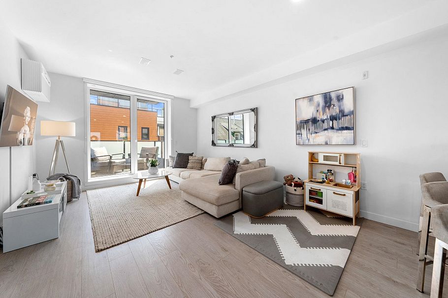 35 720 E 3rd Street North Vancouver, BC - 13