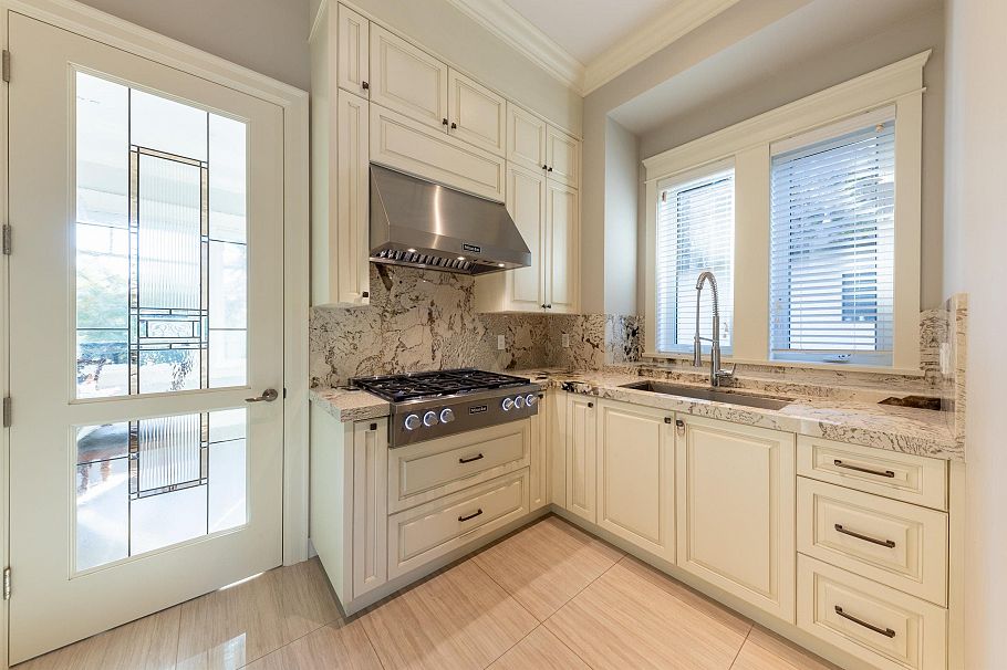 3981 W 35th Avenue Vancouver, BC - 11