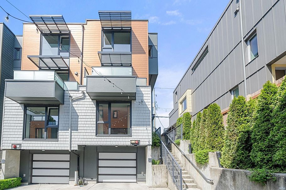 35 720 E 3rd Street North Vancouver, BC - 3