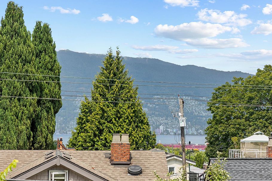3579 W 18th Avenue Vancouver, BC - 2