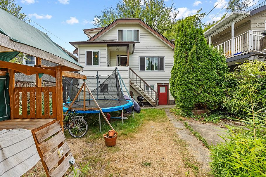 3579 W 18th Avenue Vancouver, BC - 33