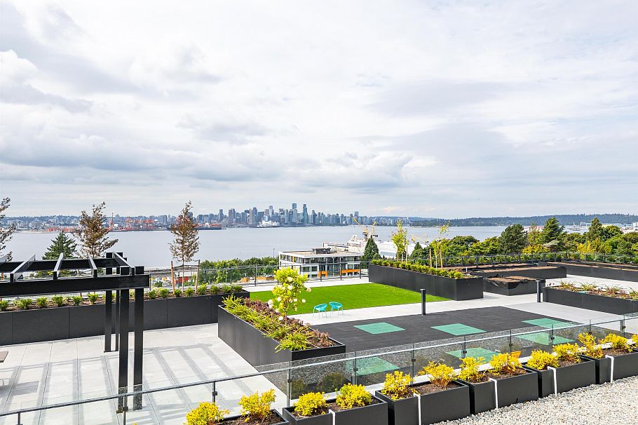 359 422 E 3rd Street North Vancouver, BC - 1