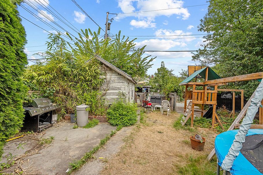 3579 W 18th Avenue Vancouver, BC - 34