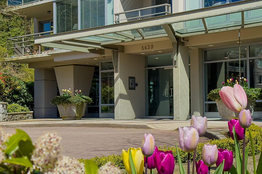 707 5639 Hampton Place Vancouver, BC - 2