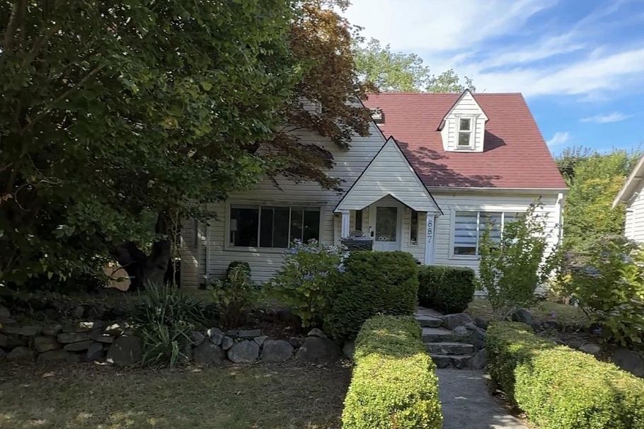 887 W 28th Avenue Vancouver, BC - 2