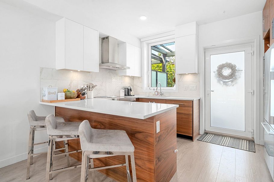 35 720 E 3rd Street North Vancouver, BC - 7