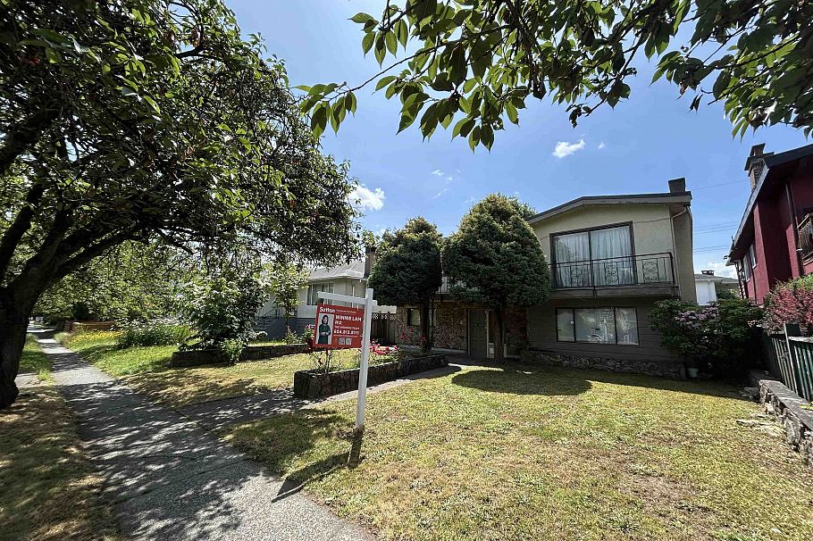 2514 E 49th Avenue Vancouver, BC - 2