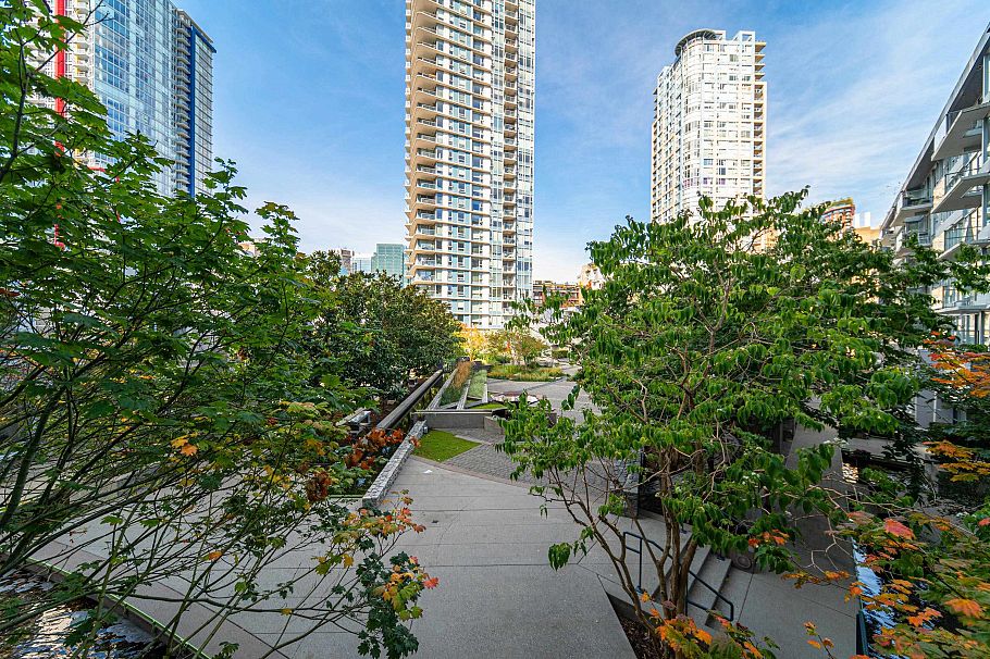 301 689 Abbott Street Vancouver, BC - 24