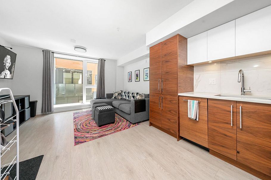 35 720 E 3rd Street North Vancouver, BC - 33