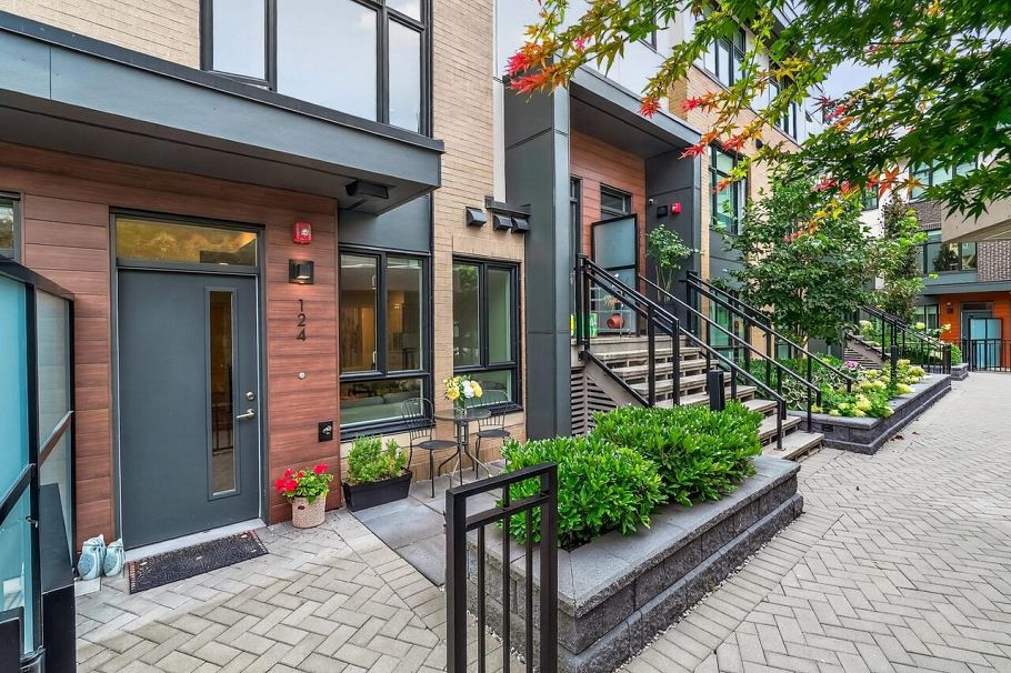 124 2035 Glenaire Drive North Vancouver, BC - 2