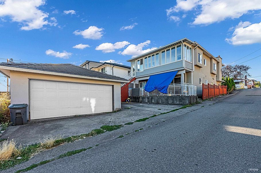 180 E 62nd Avenue Vancouver, BC - 28