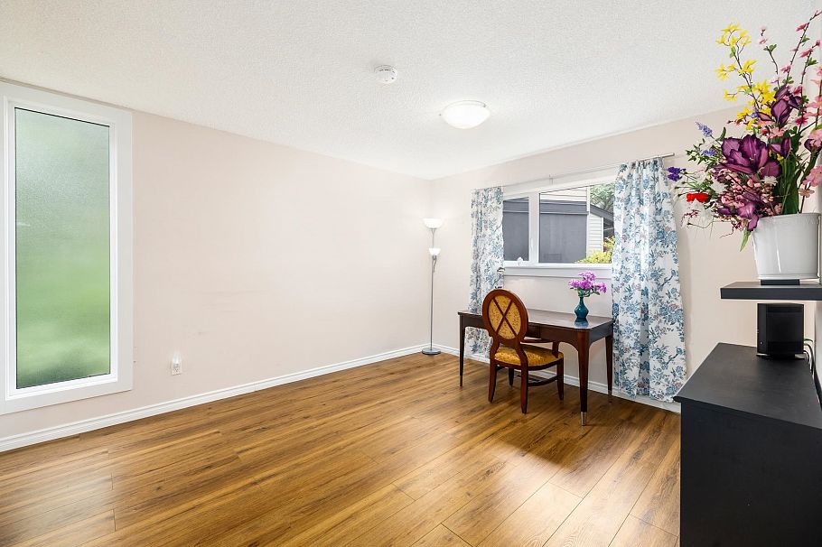 1135 Heritage Boulevard North Vancouver, BC - 4