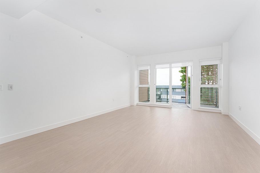 359 422 E 3rd Street North Vancouver, BC - 5