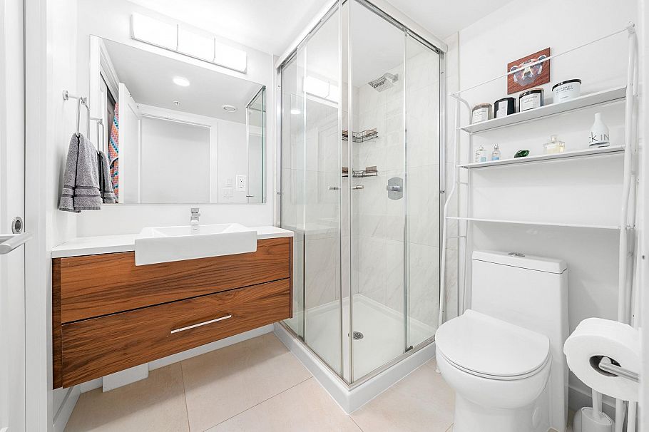 35 720 E 3rd Street North Vancouver, BC - 36