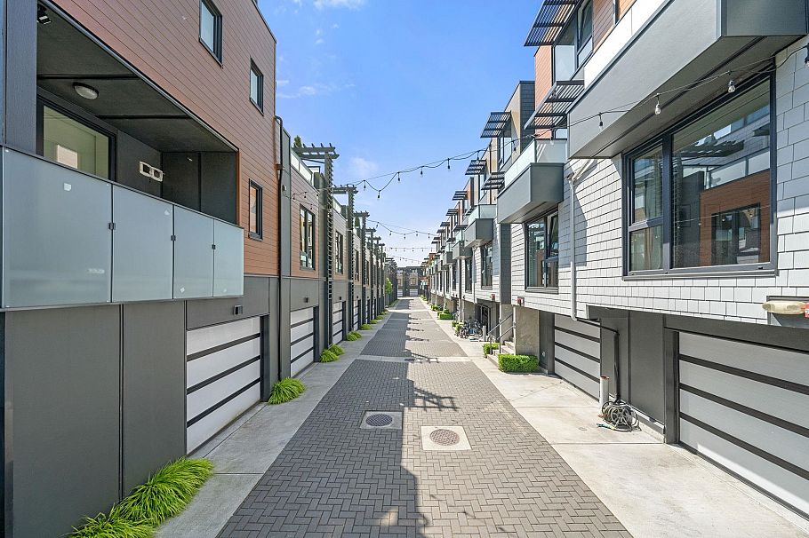 35 720 E 3rd Street North Vancouver, BC - 2