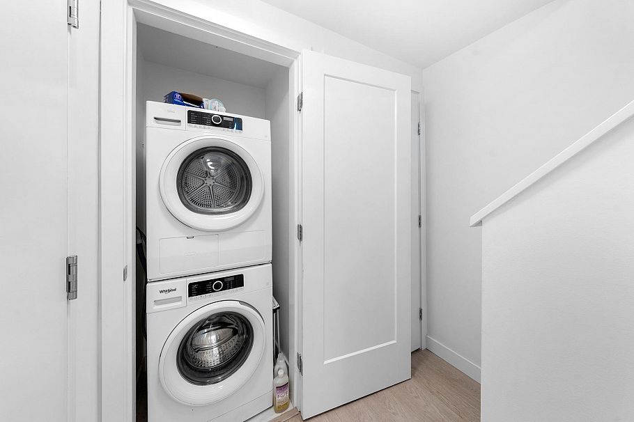 35 720 E 3rd Street North Vancouver, BC - 26