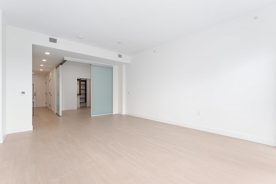 359 422 E 3rd Street North Vancouver, BC - 3