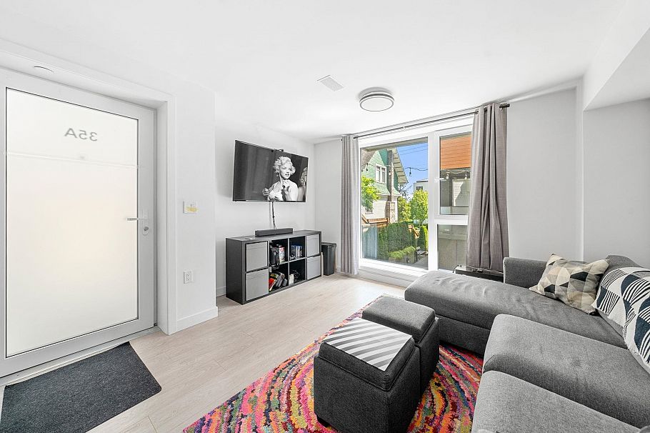 35 720 E 3rd Street North Vancouver, BC - 34