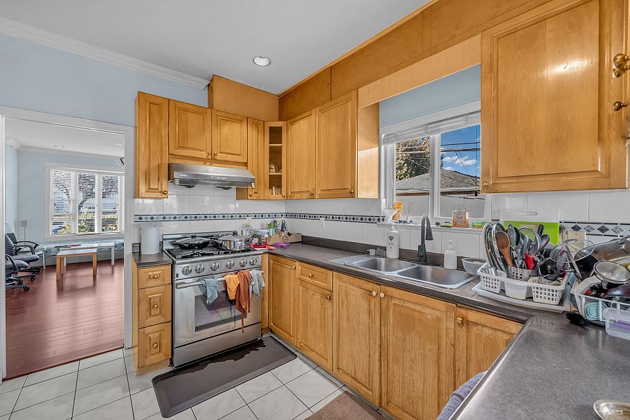 180 E 62nd Avenue Vancouver, BC - 19