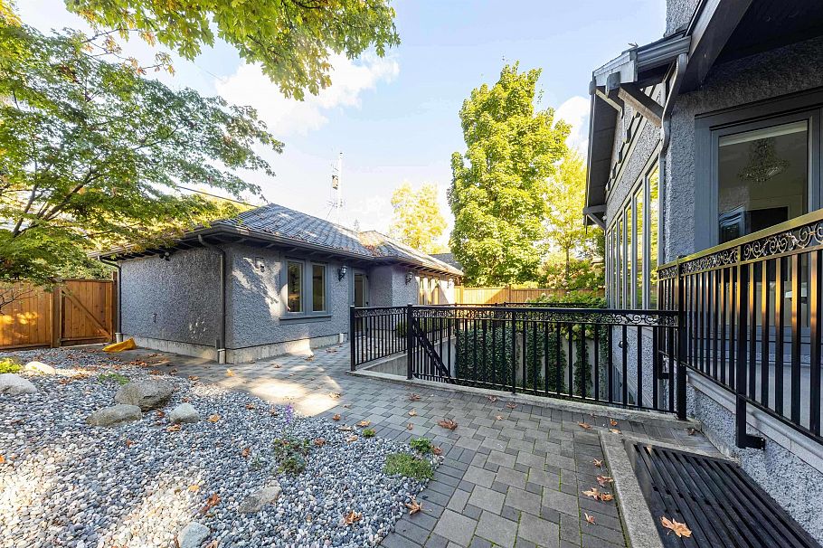 3981 W 35th Avenue Vancouver, BC - 27