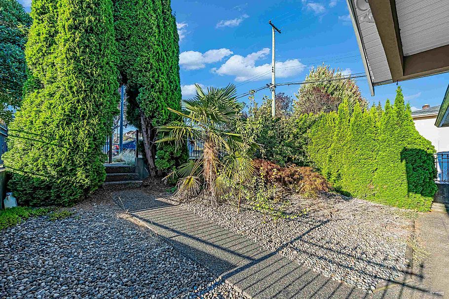 180 E 62nd Avenue Vancouver, BC - 22