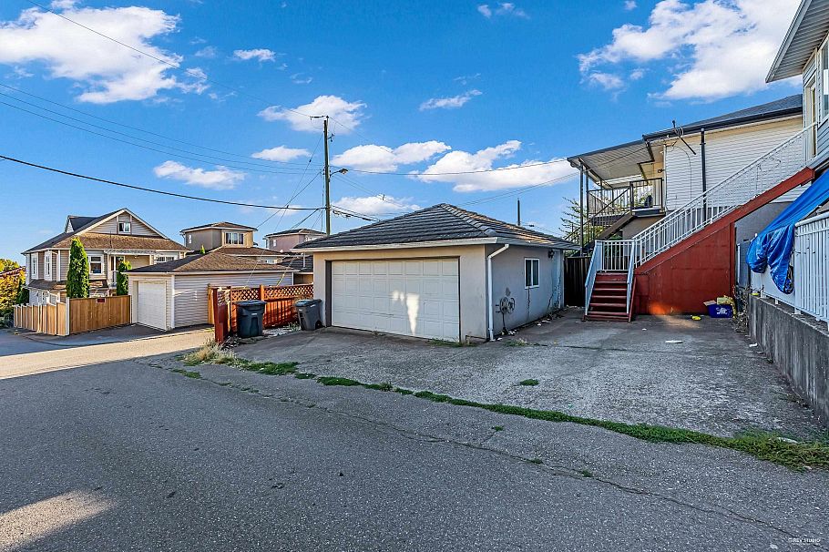 180 E 62nd Avenue Vancouver, BC - 27