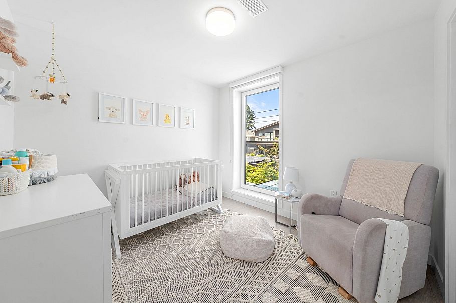 35 720 E 3rd Street North Vancouver, BC - 23