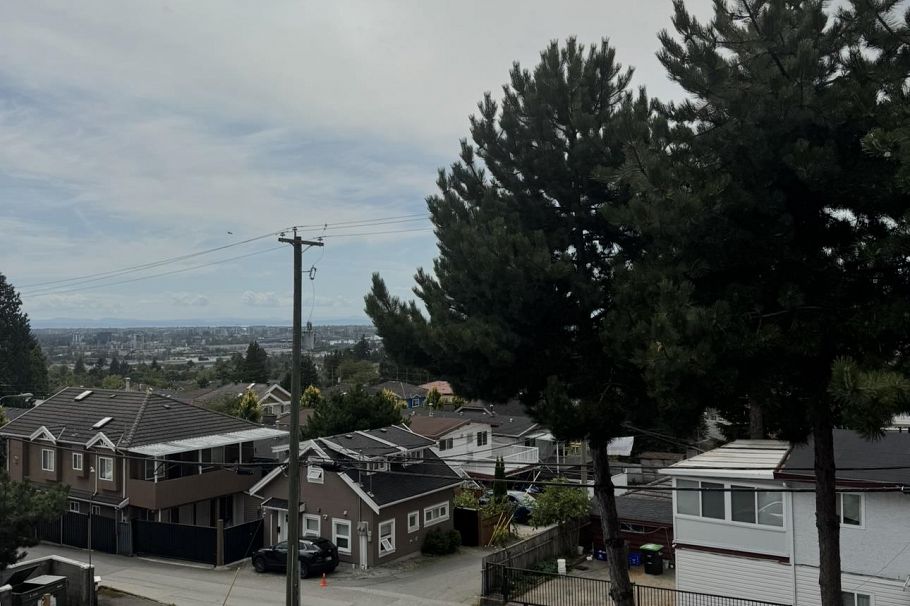 302 688 E 56th Avenue Vancouver, BC - 13