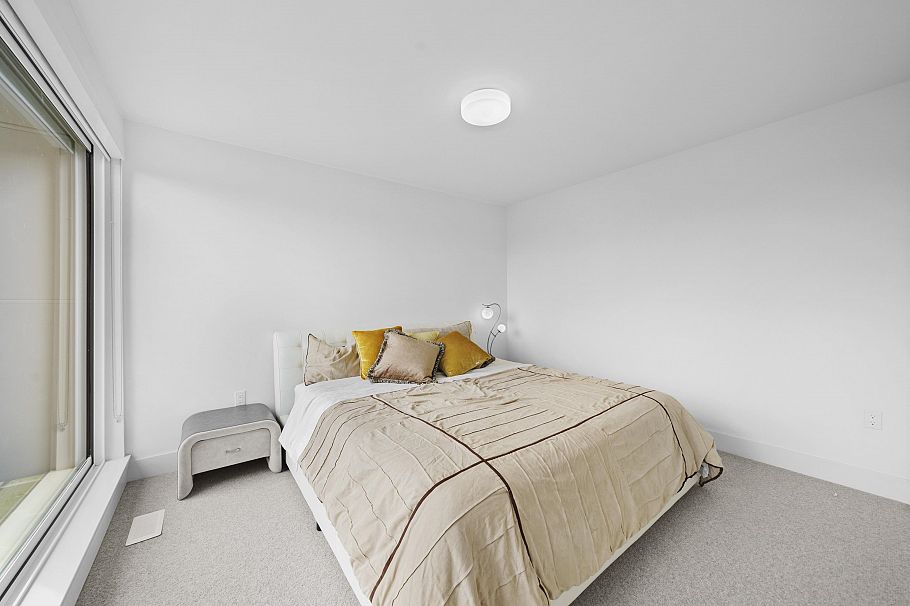 6816 Oak Street Vancouver, BC - 23