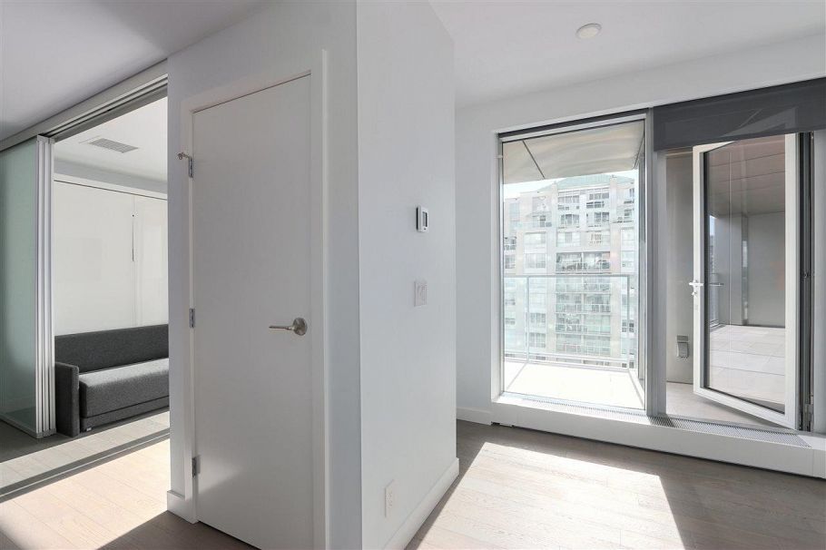 2503 1480 Howe Street Vancouver, BC - 2