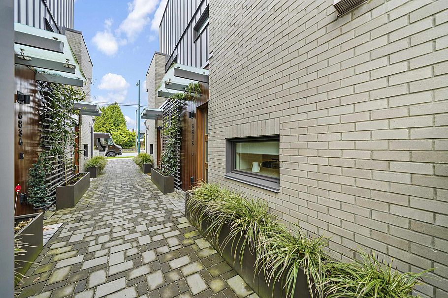 6816 Oak Street Vancouver, BC - 3