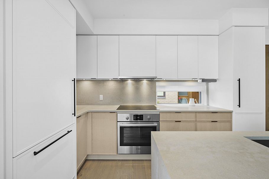 6816 Oak Street Vancouver, BC - 8