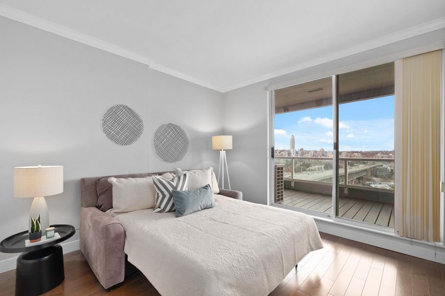 2302 1500 Howe Street Vancouver, BC - 23