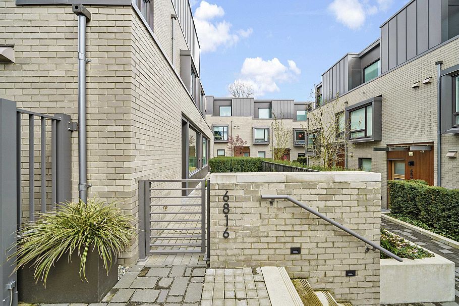 6816 Oak Street Vancouver, BC - 2