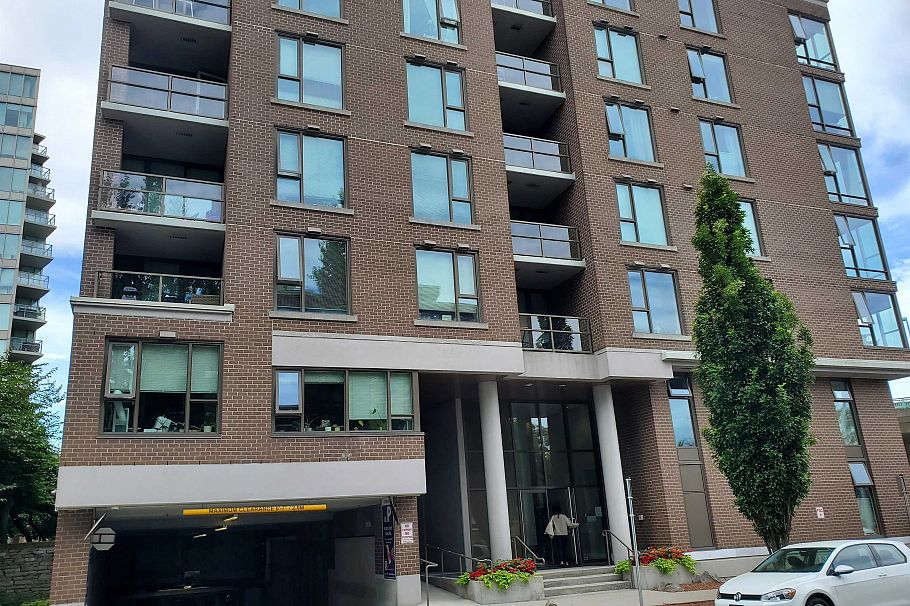 202 1919 Wylie Street Vancouver, BC - 1