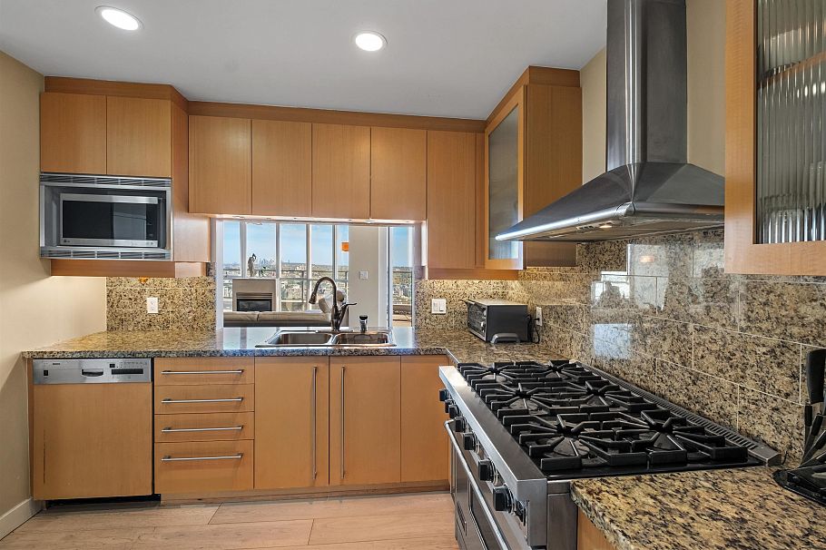 4201 1408 Strathmore Mews Vancouver, BC - 10