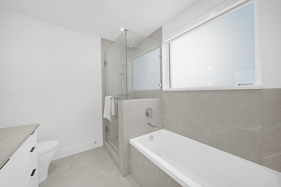 6816 Oak Street Vancouver, BC - 27