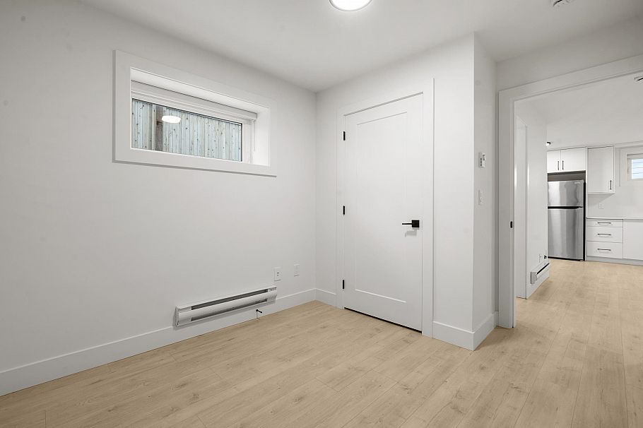 3218 W 39th Vancouver, BC - 32