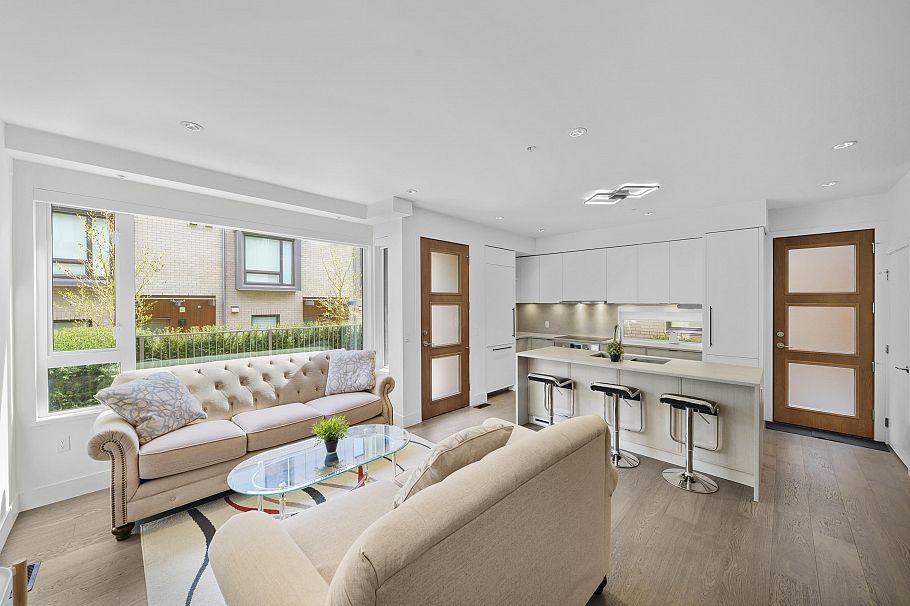 6816 Oak Street Vancouver, BC - 12