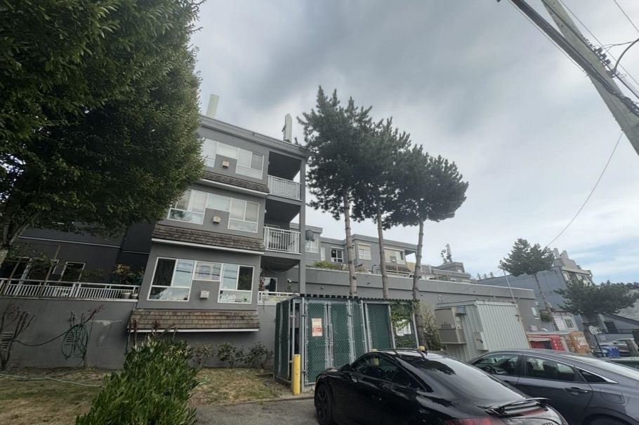 302 688 E 56th Avenue Vancouver, BC - 11