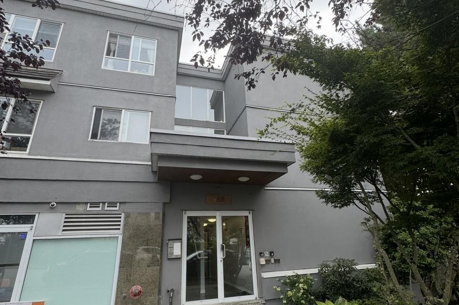302 688 E 56th Avenue Vancouver, BC - 1