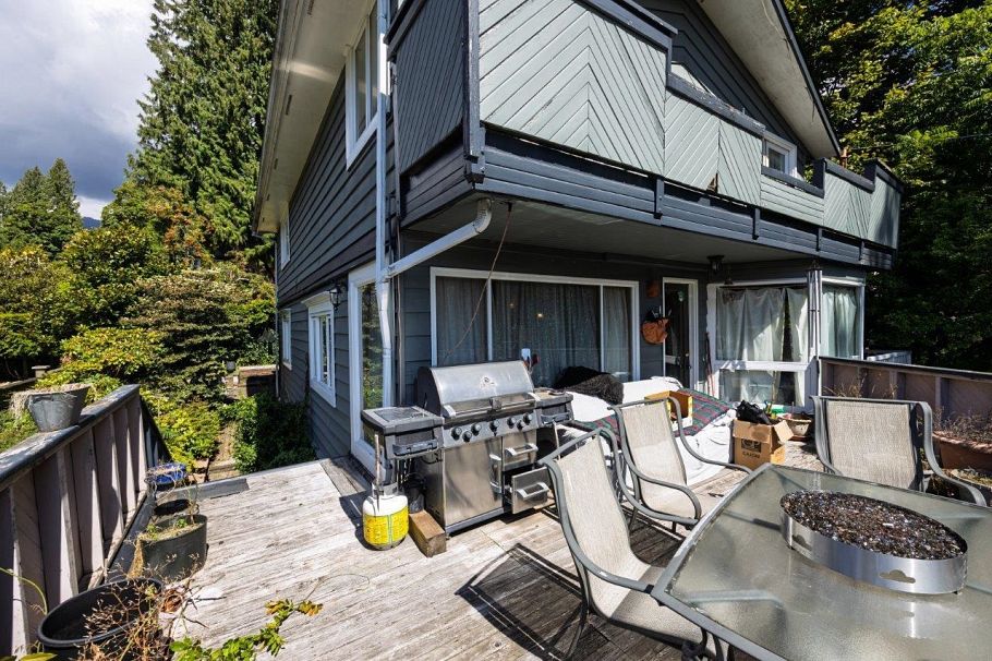 368 E Kings Road North Vancouver, BC - 34