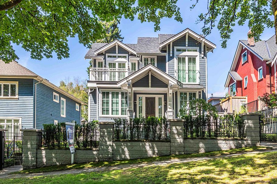 4089 W 19th Avenue Vancouver, BC - 1