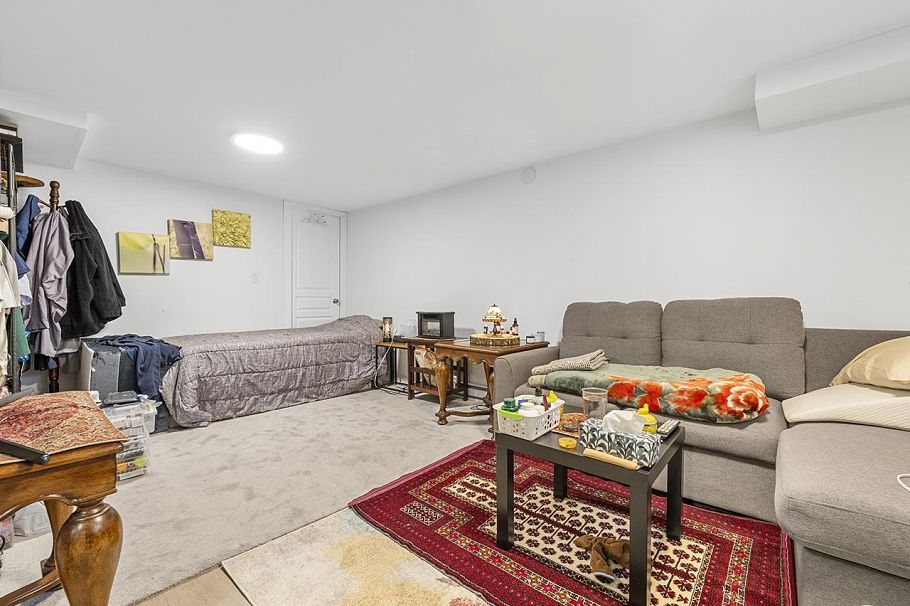 3229 W 24th Avenue Vancouver, BC - 24