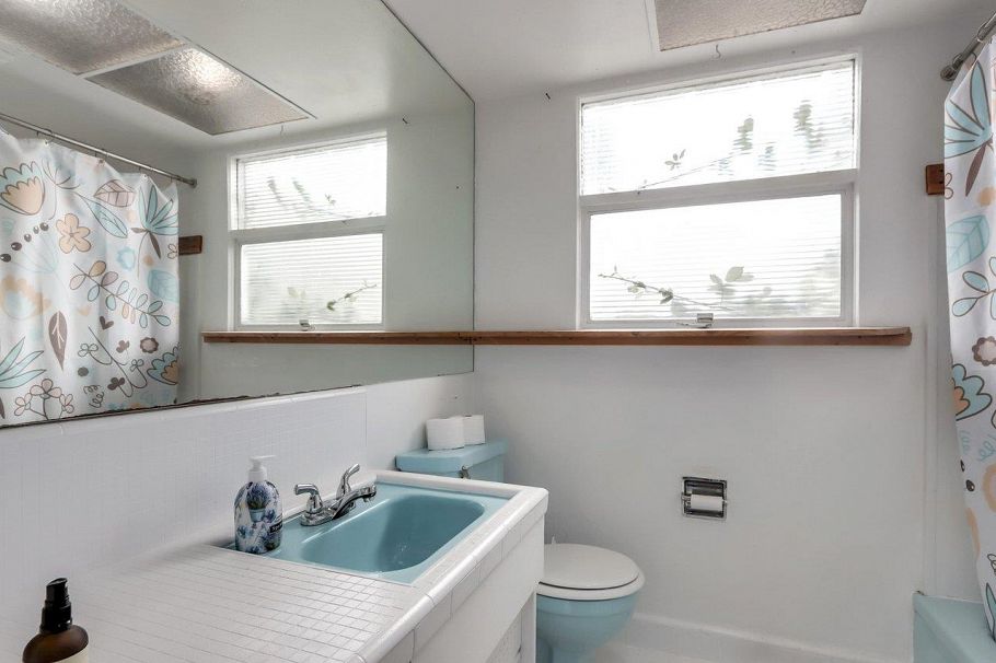 2701 St. Christophers Road North Vancouver, BC - 20